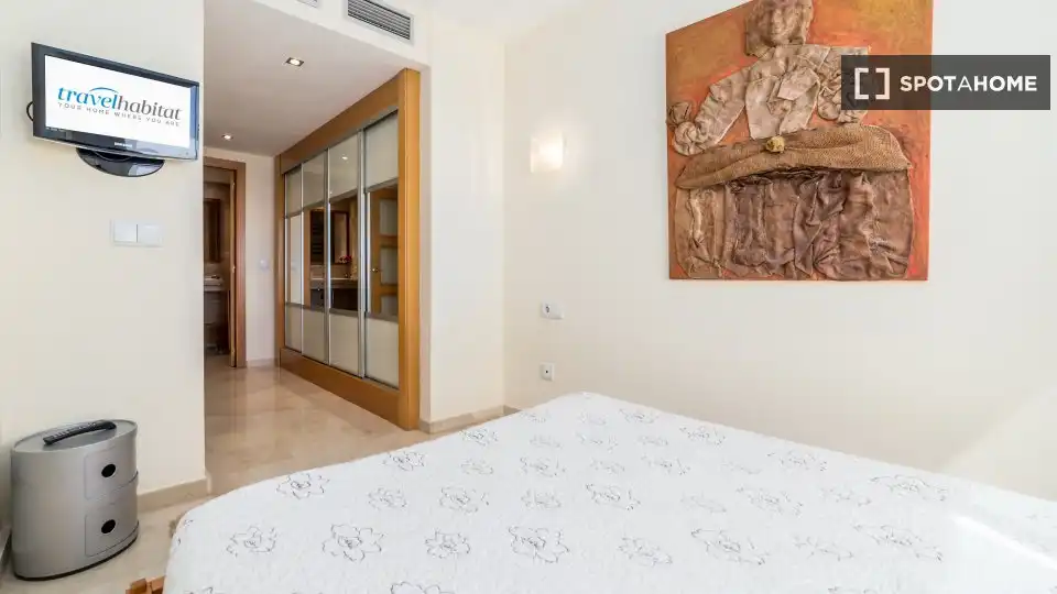 Schlafzimmer von Wohnung zur Miete in Valencia mit Klimaanlage, Heizung und Möbliert