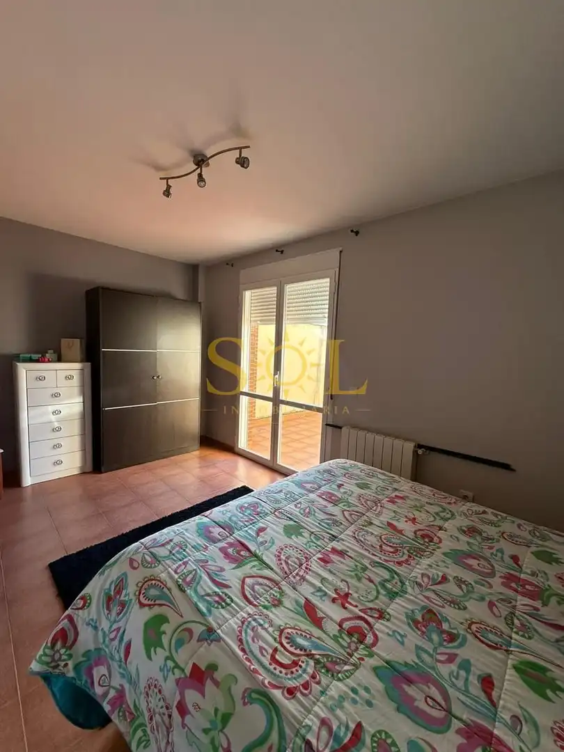 Habitación de Casa adosada en venta en Hospital de Órbigo con Calefacción, Jardín privado y Parquet