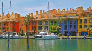 Vista exterior de Casa o xalet en venda en Sotogrande amb Aire condicionat, Jardí privat i Terrassa