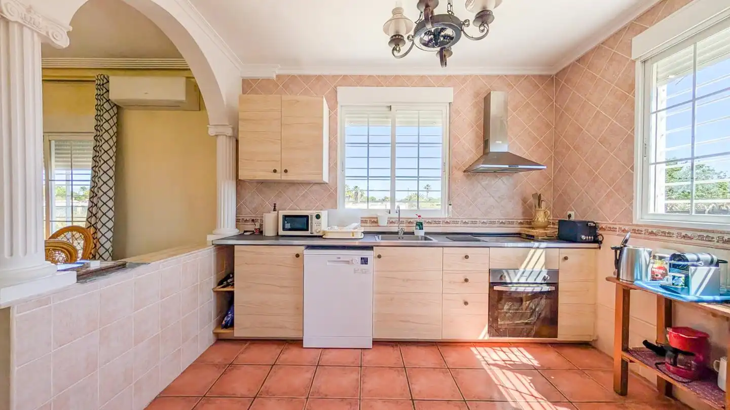 Cuina de Casa o xalet en venda en Elche / Elx amb Aire condicionat, Jardí privat i Terrassa