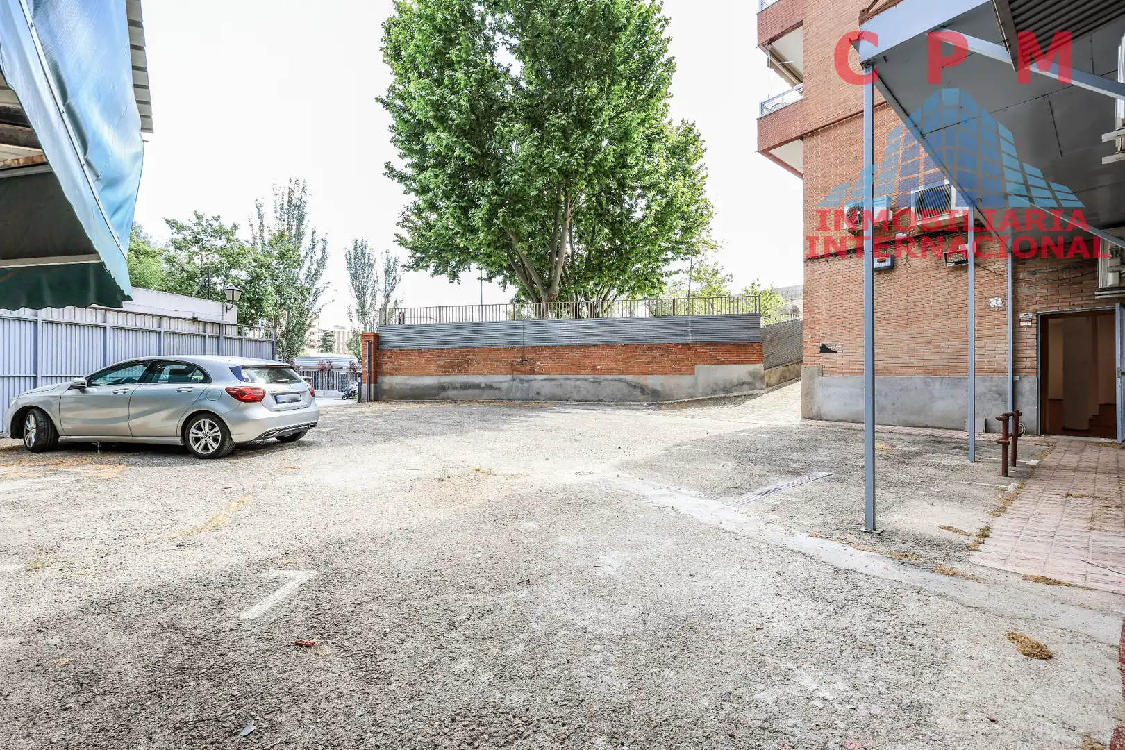 Aparcament de Nau industrial en venda en Madrid amb Calefacció i Alarma