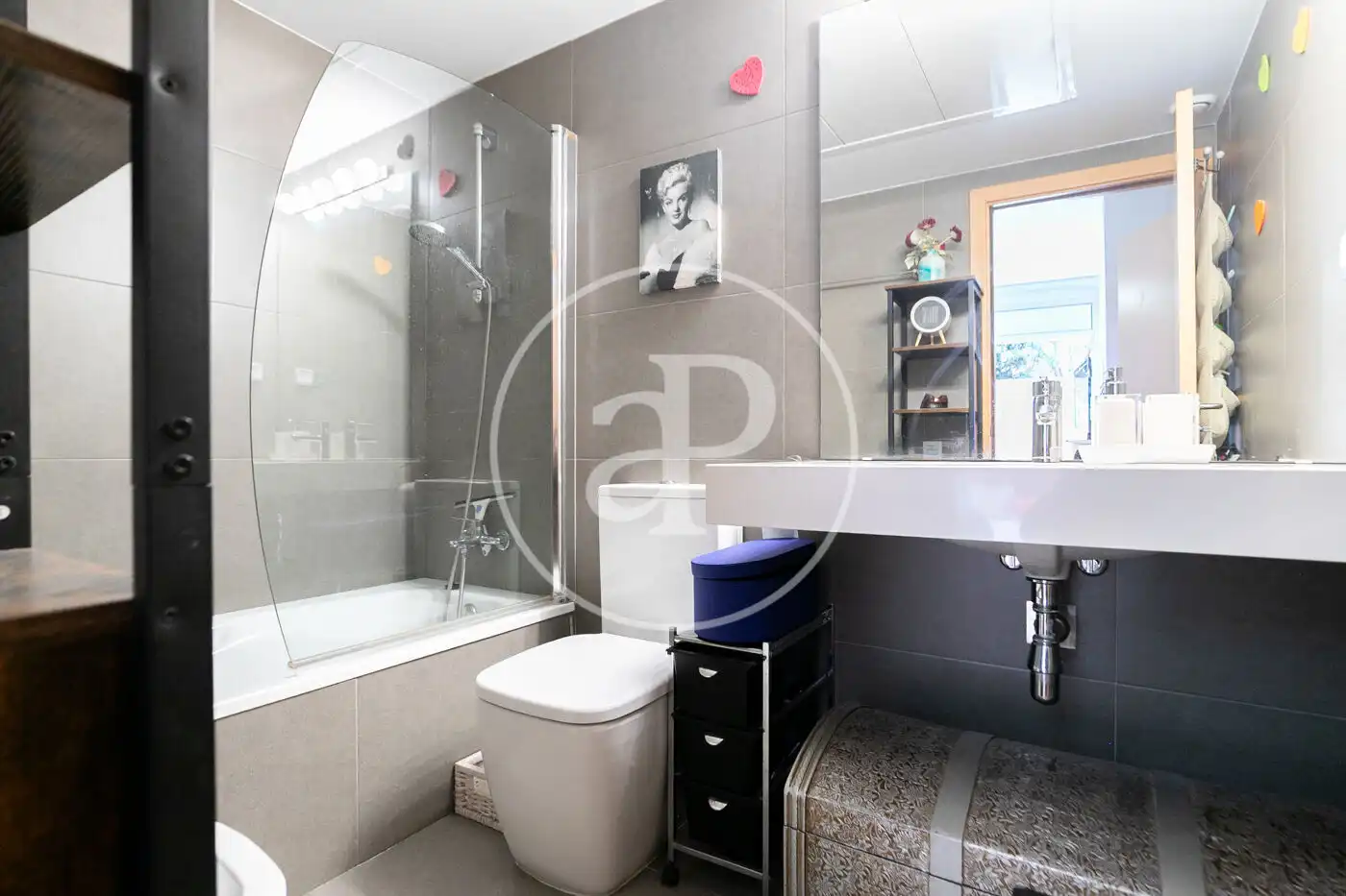 Badezimmer von Wohnung zum Verkauf in Barcelona mit Klimaanlage, Heizung und Privatgarten