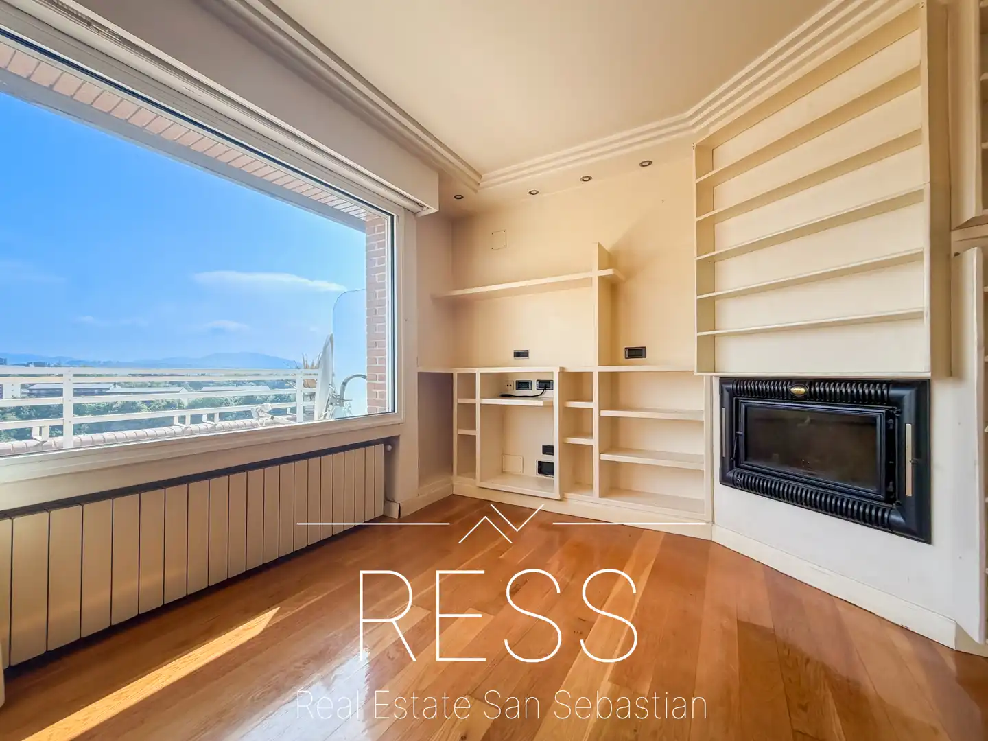 Living room of Attic for sale in Donostia - San Sebastián   with Air Conditioner, Heating and Terrace
