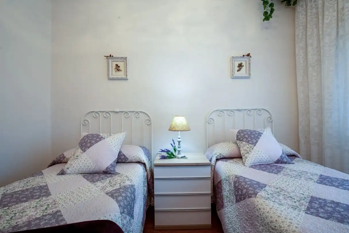 Habitación de Piso en venta en El Astillero   con Trastero