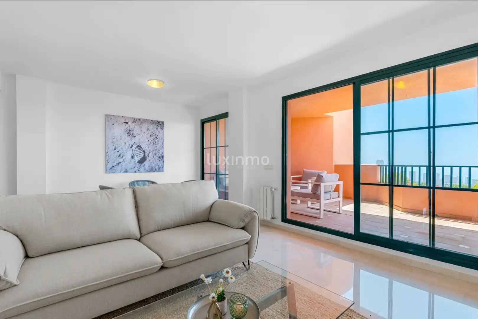 Flat with terrace for sale in Golf Bahía, imagen 7