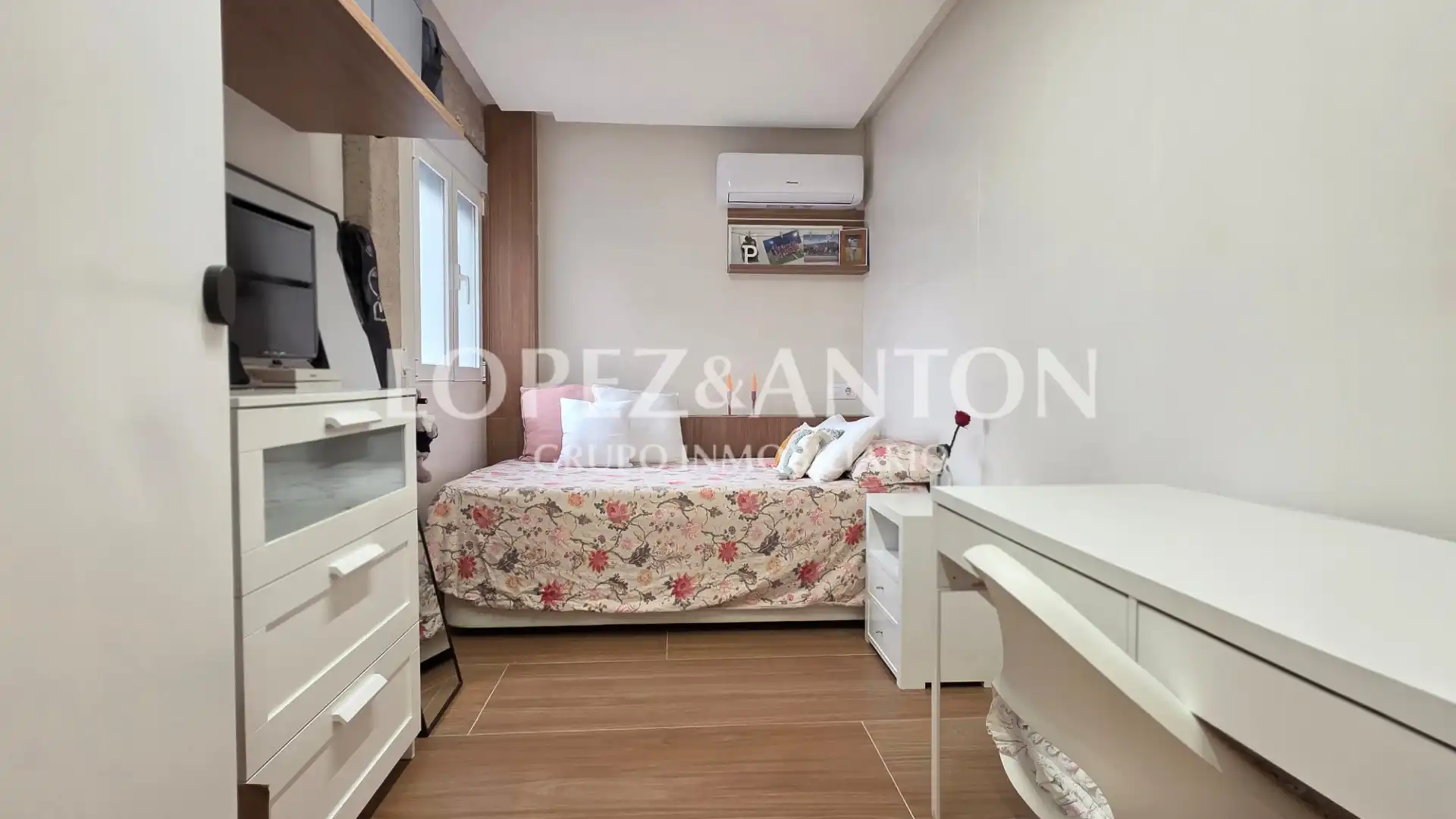 Bedroom of Flat for sale in L'Eliana  with Air Conditioner and Balcony