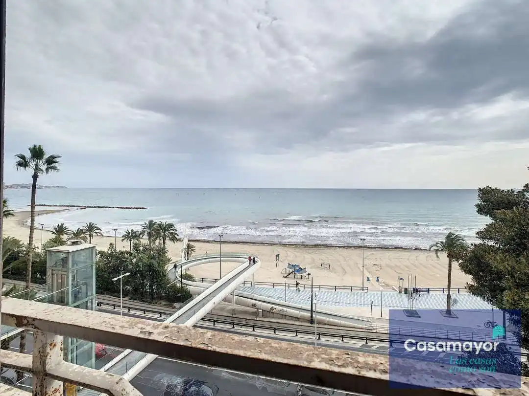 Vista exterior de Pis en venda en Alicante / Alacant amb Terrassa