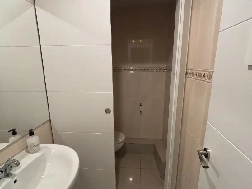 Badezimmer von Büro zum Verkauf in Ciudad Lineal