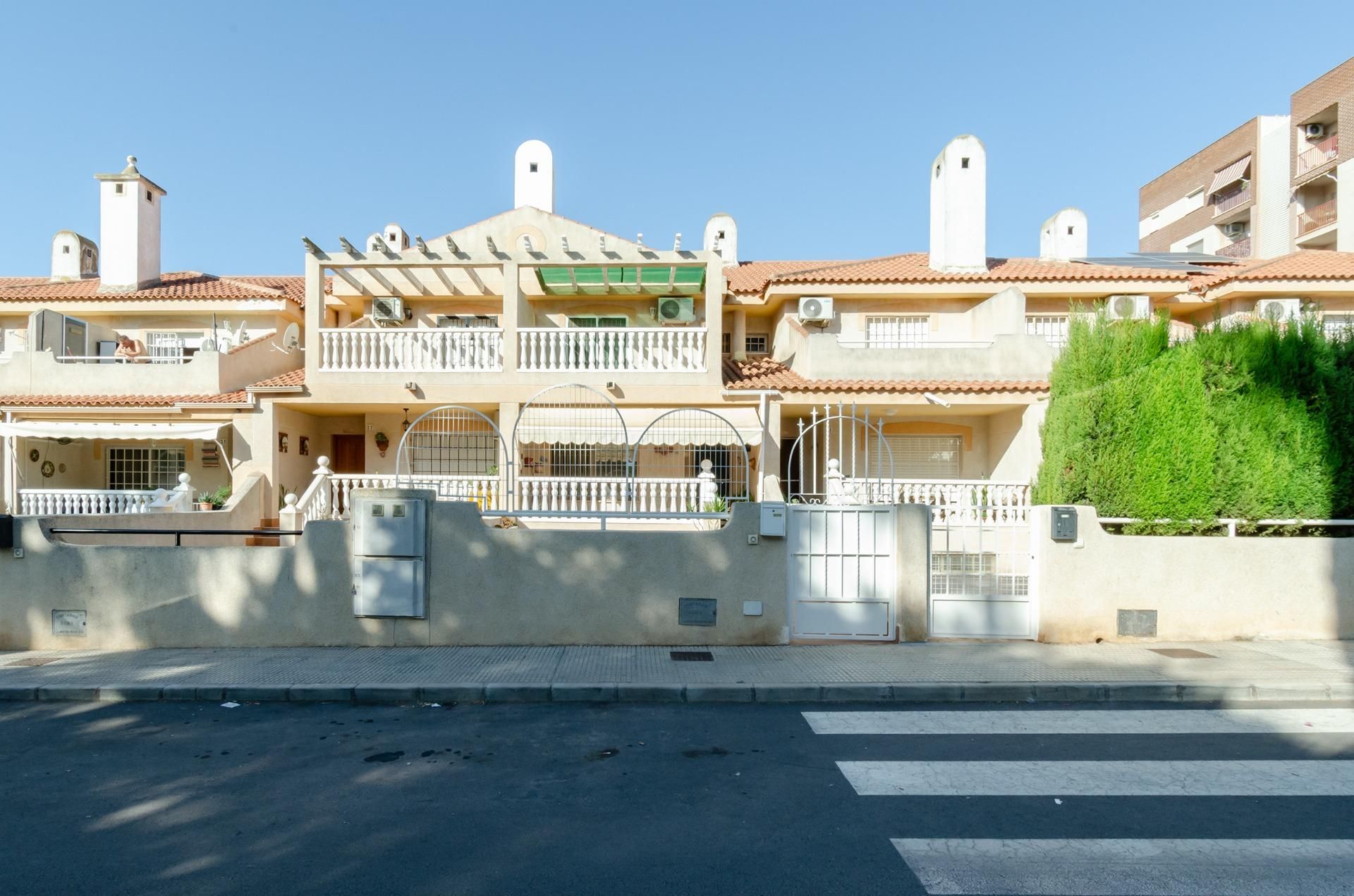 Vista exterior de Casa o xalet en venda en Cartagena amb Aire condicionat, Jardí privat i Terrassa