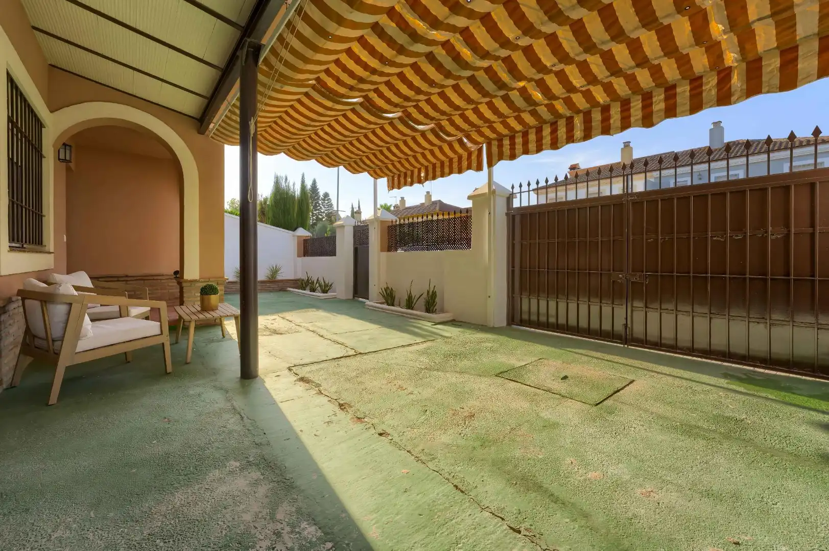 Terrassa de Casa adosada en venda en Espartinas amb Aire condicionat, Calefacció i Jardí privat
