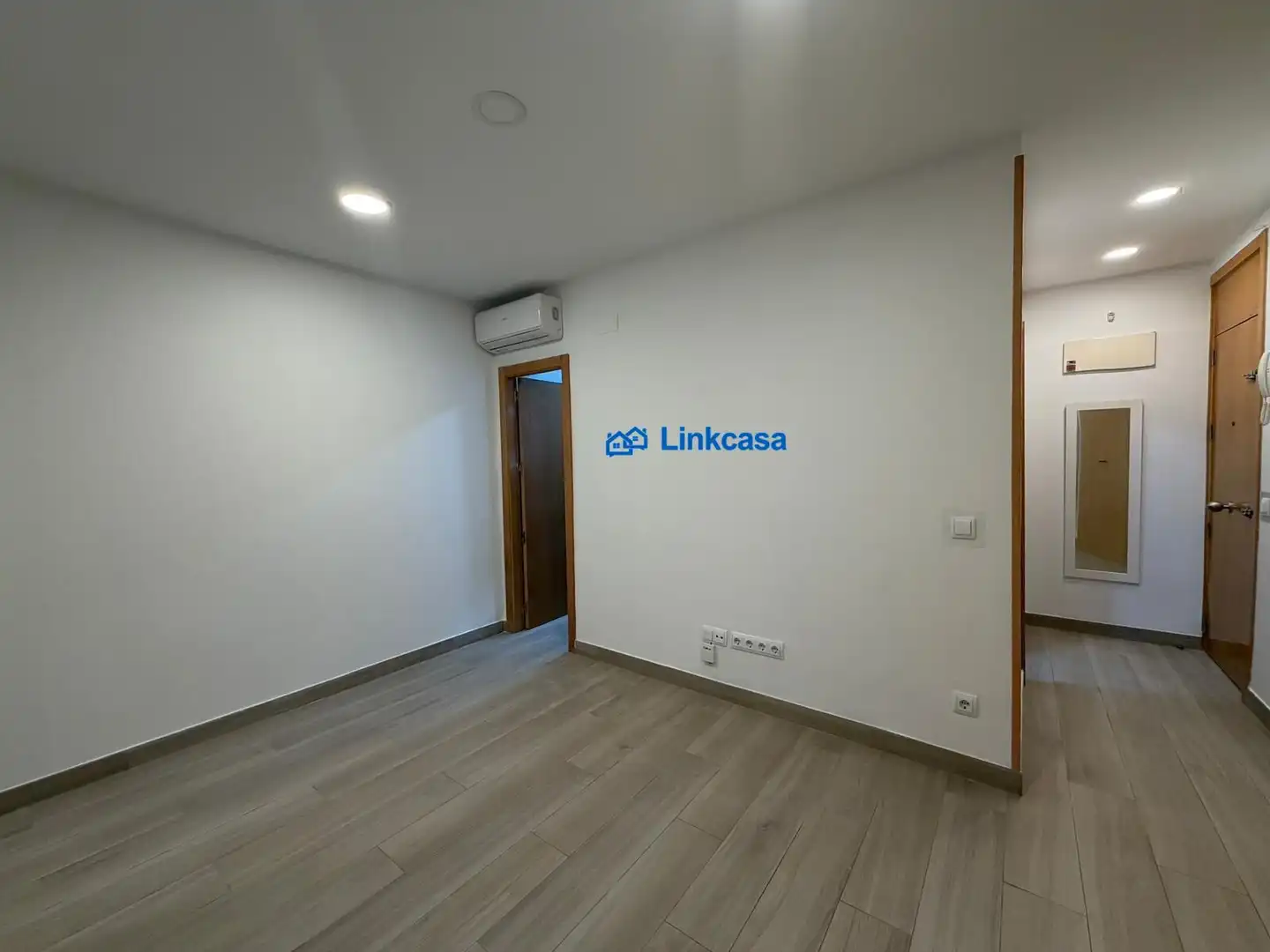 Flat for sale in Madrid  with Air Conditioner and Heating