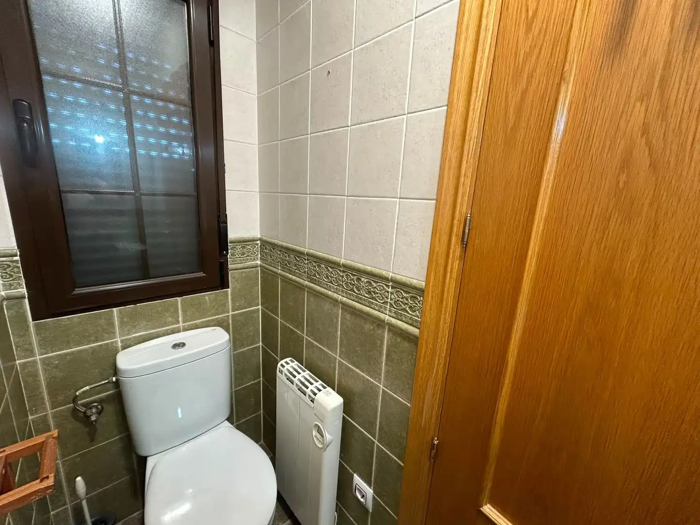Badezimmer von Maisonette zum Verkauf in Pepino mit Klimaanlage und Heizung