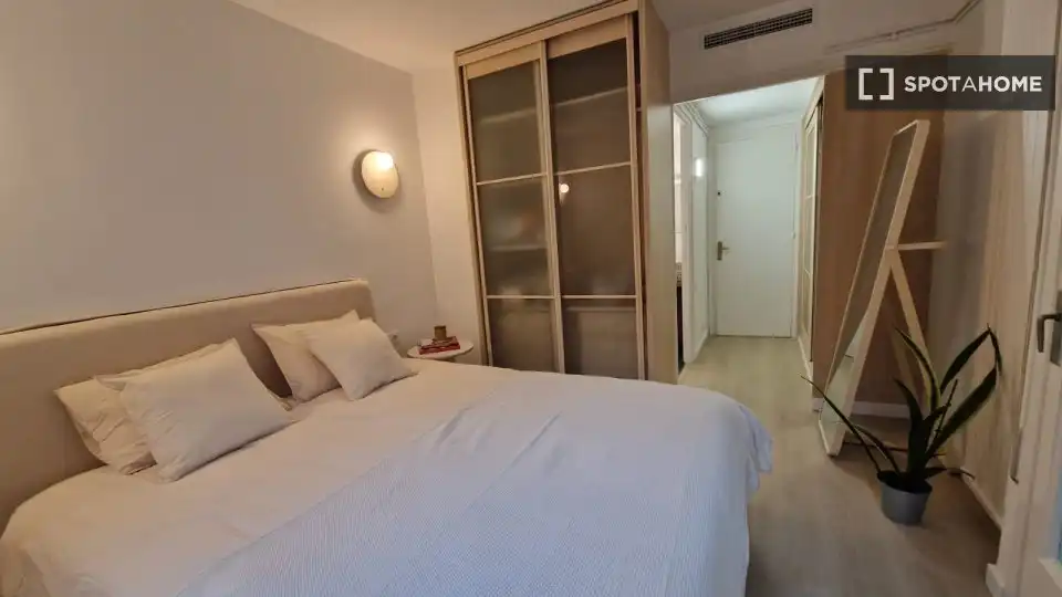 Dormitori de Apartament per a compartir en Gavà amb Aire condicionat, Terrassa i Moblat