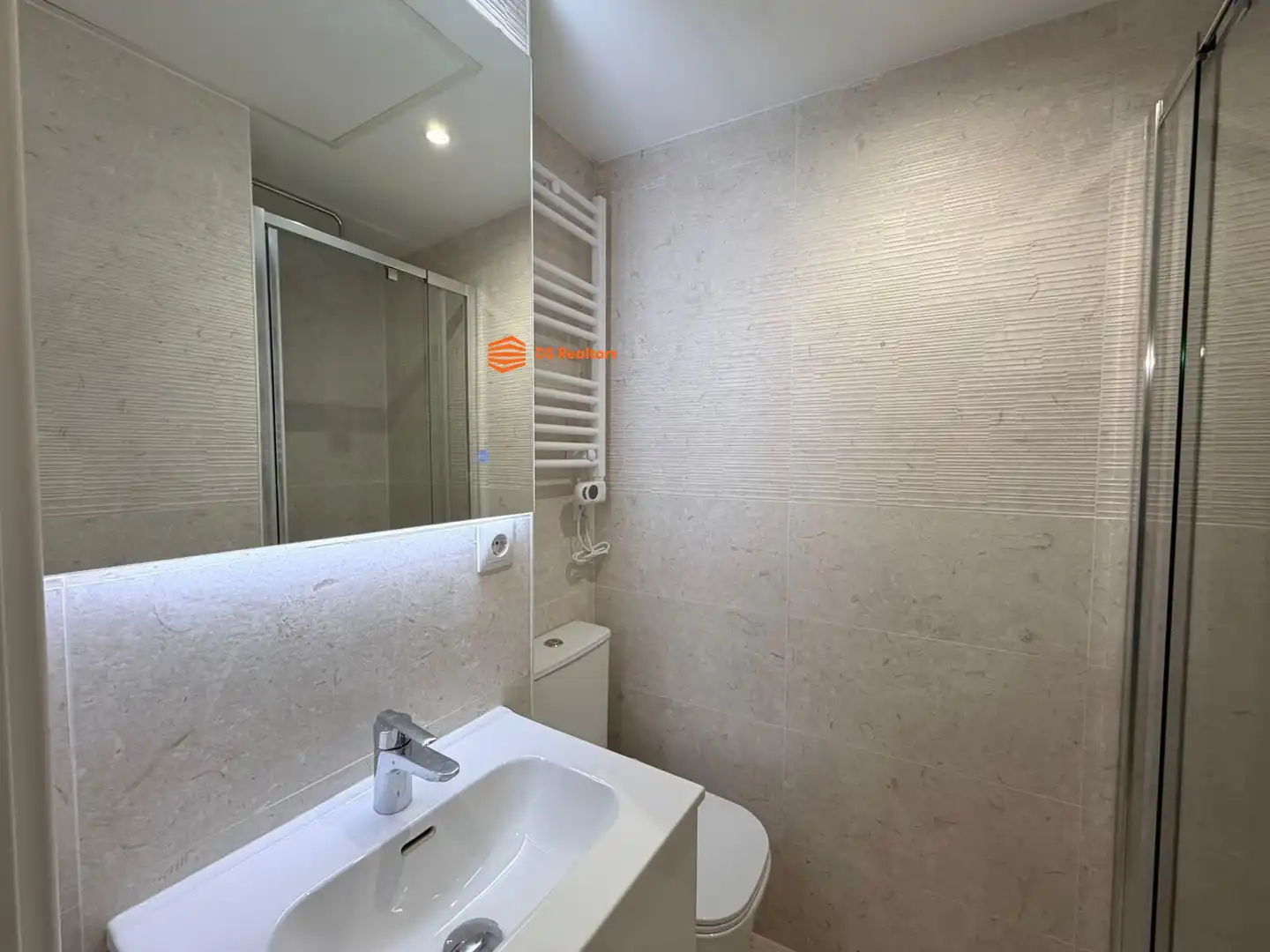 Badezimmer von Erdgeschoss zum Verkauf in Madrid mit Heizung und Möbliert