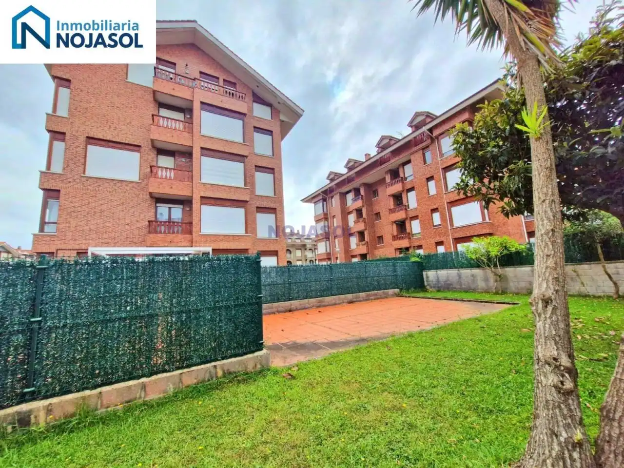 Vista exterior de Apartamento en venta en Noja con Calefacción, Jardín privado y Terraza