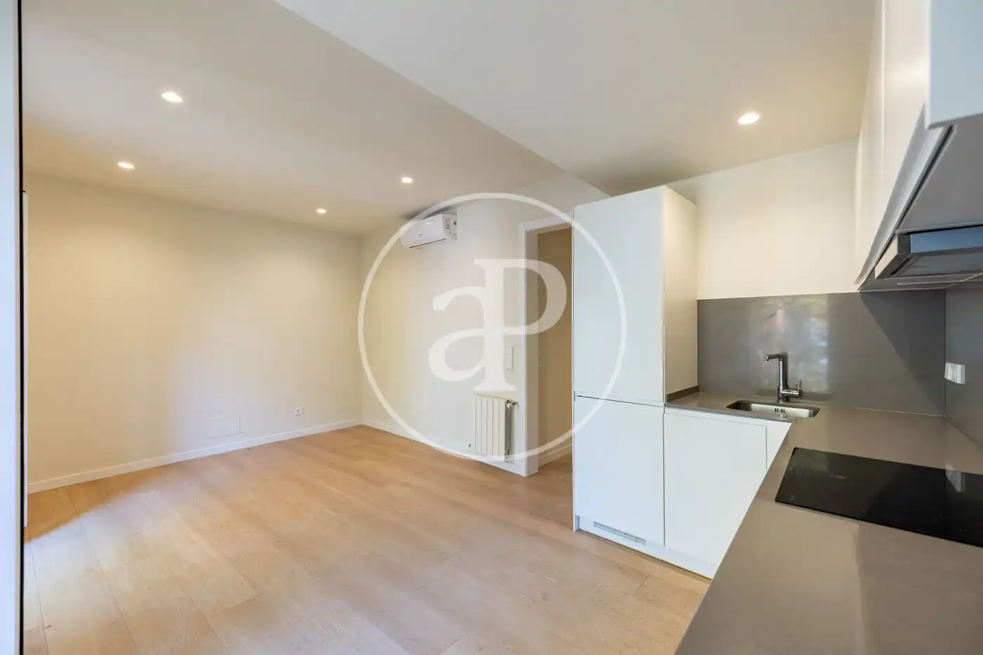 Piso en venta en Barcelona con Aire acondicionado, Calefacción y Balcón