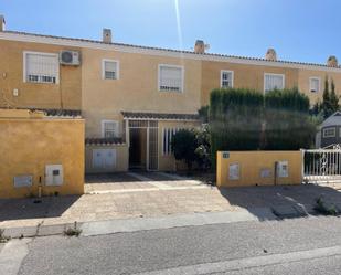 Vista exterior de Casa adosada en venda en L'Alfàs del Pi amb Aire condicionat i Terrassa