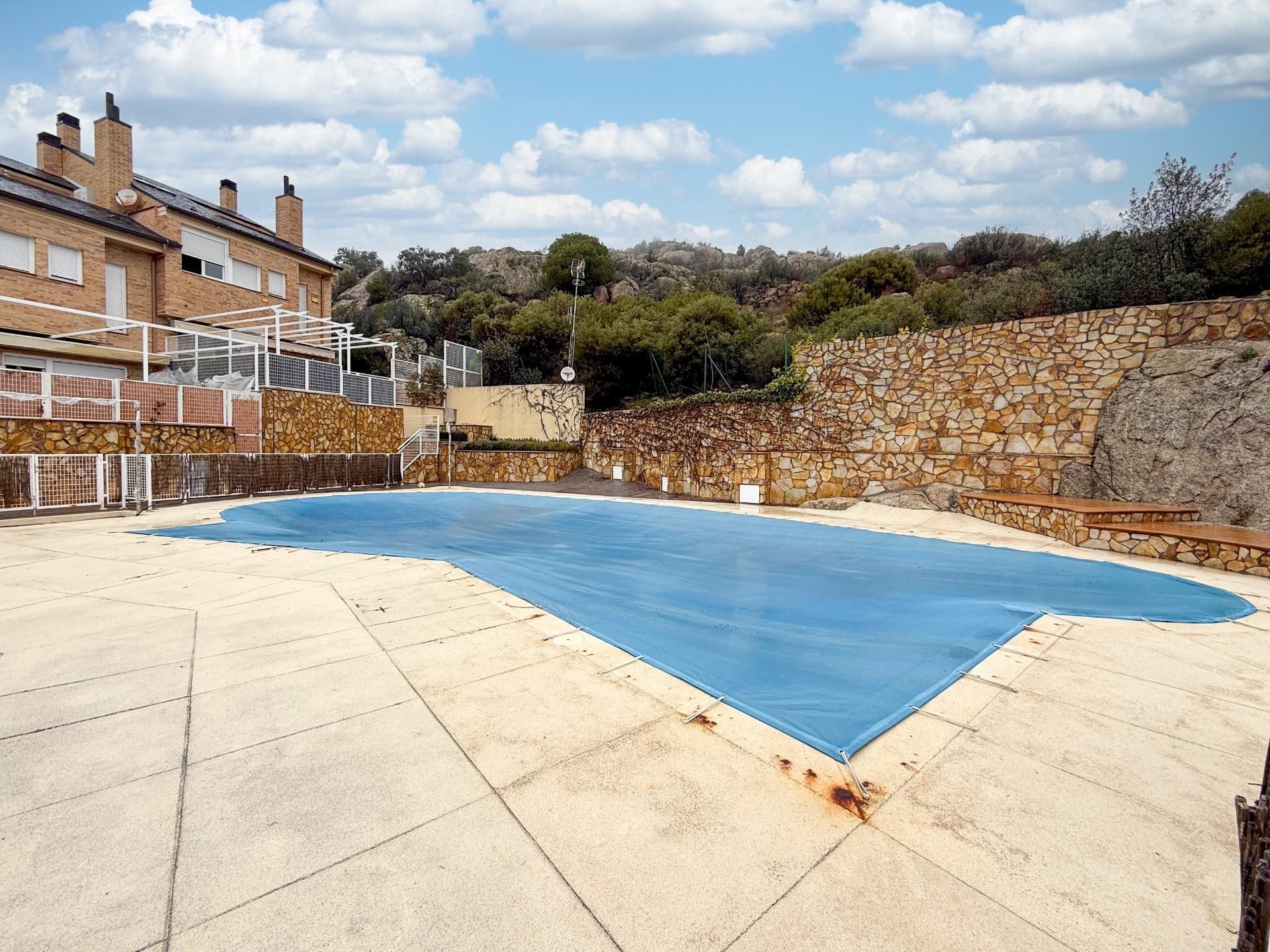 Swimming pool of Single-family semi-detached for sale in Torrelodones  with Air Conditioner, Heating and Private garden