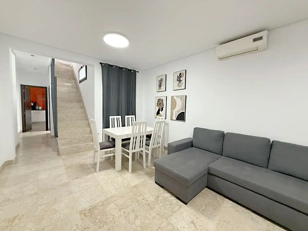 Sala de estar de Dúplex para compartir en Sevilla con Calefacción, Amueblado y Horno