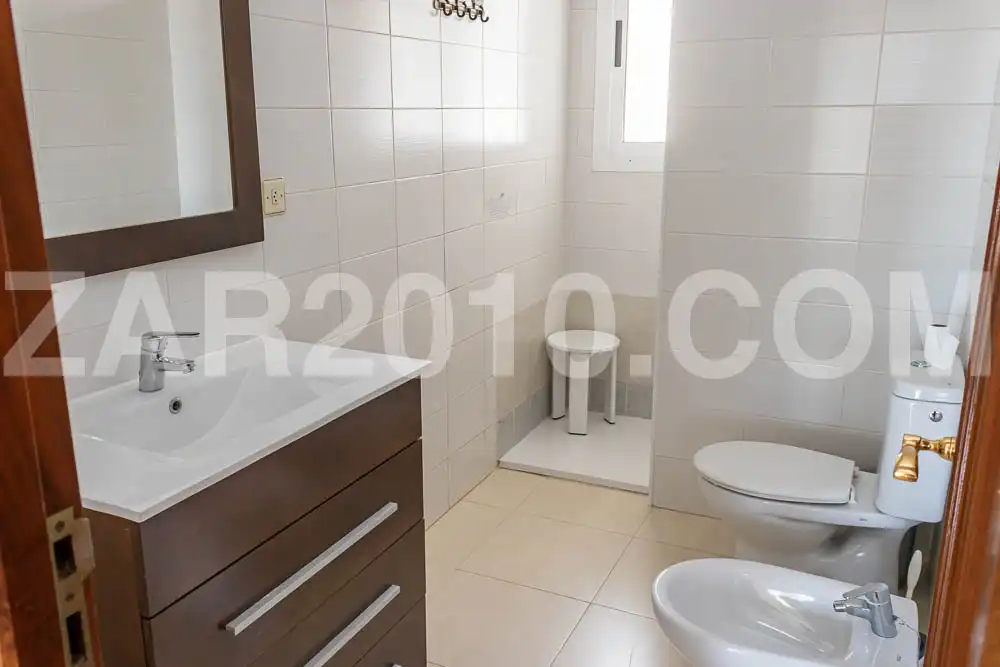 Baño de Piso en venta en Garrucha con Terraza, Amueblado y Horno