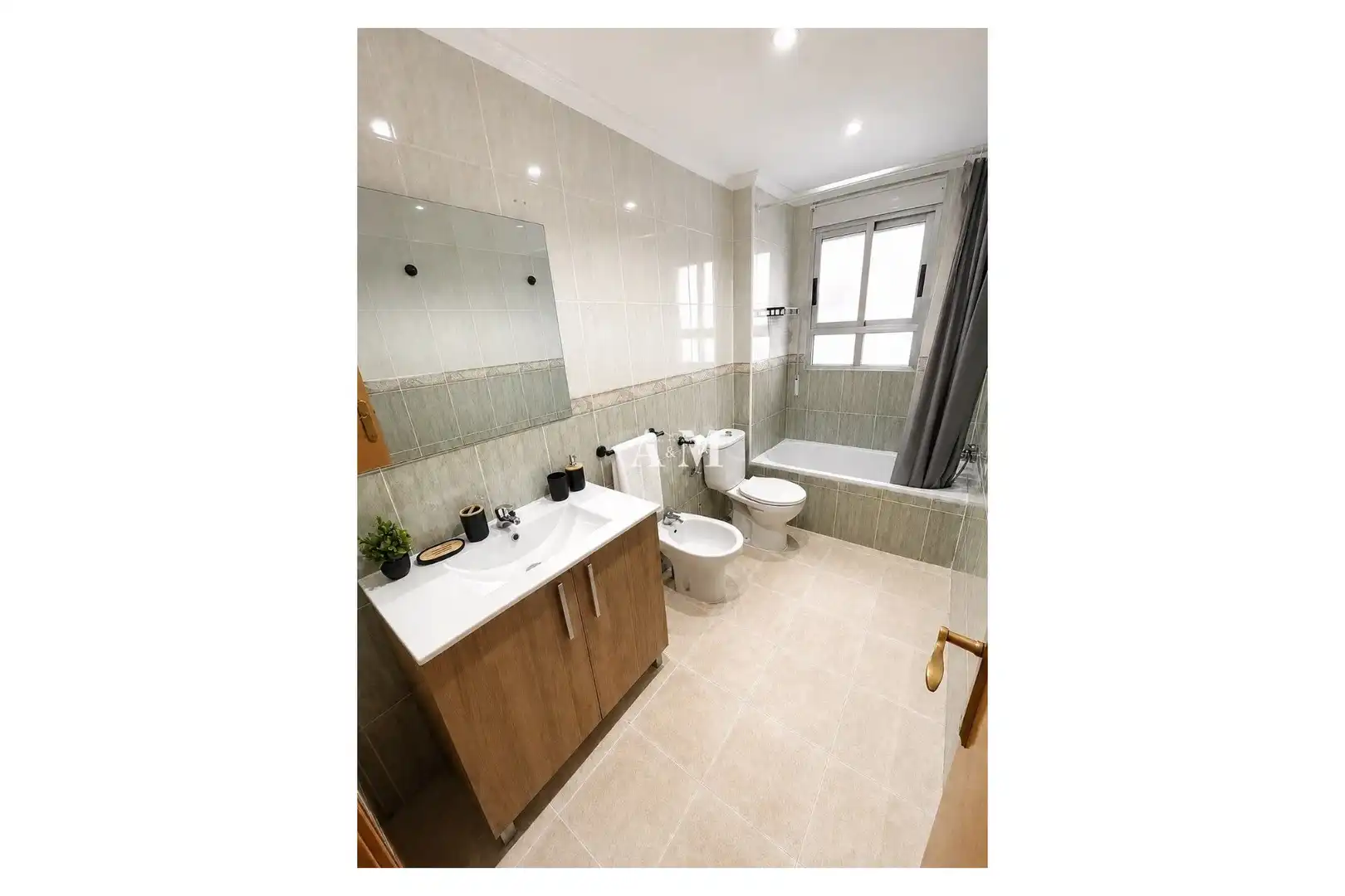Badezimmer von Wohnung zur Miete in Torrevieja mit Klimaanlage, Heizung und Terrasse
