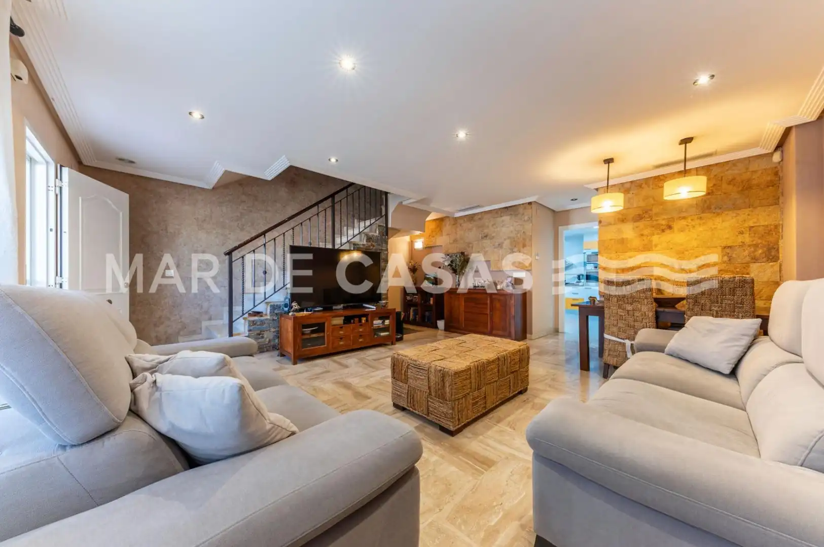 Casa adosada en venta en Elche / Elx con Aire acondicionado, Terraza y Trastero