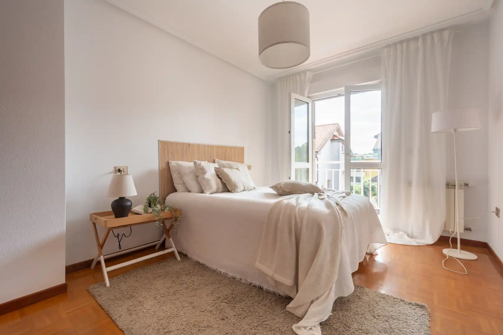 Dormitori de Casa o xalet en venda en Avilés amb Calefacció, Jardí privat i Parquet