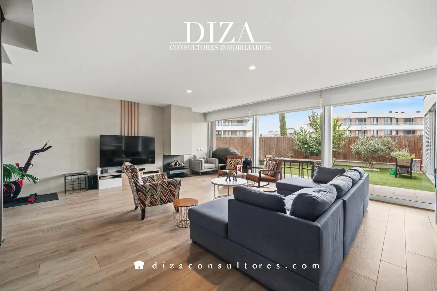 Sala de estar de Casa o chalet en venta en La Moraleja con Aire acondicionado, Calefacción y Jardín privado