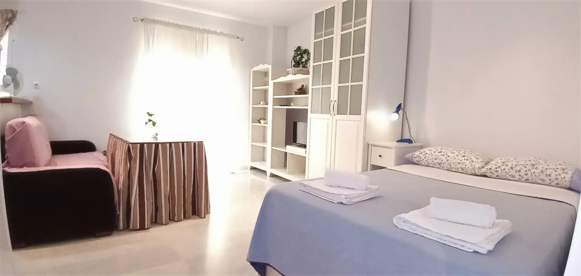 Schlafzimmer von Wohnung zum Verkauf in Camas mit Klimaanlage, Möbliert und Waschmaschine
