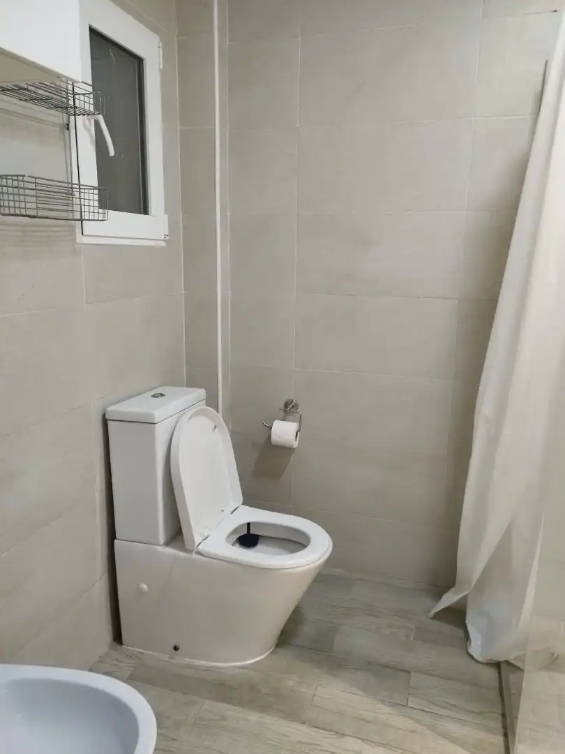 Badezimmer von Erdgeschoss zur Miete in Quart de Poblet mit Klimaanlage, Möbliert und Ofen