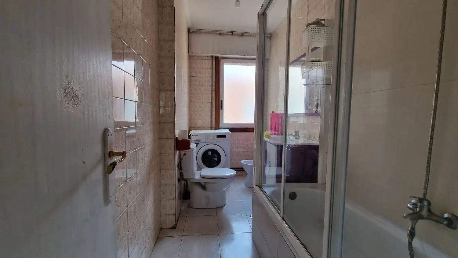 Baño de Piso en venta en Torrelavega  con Calefacción y Balcón