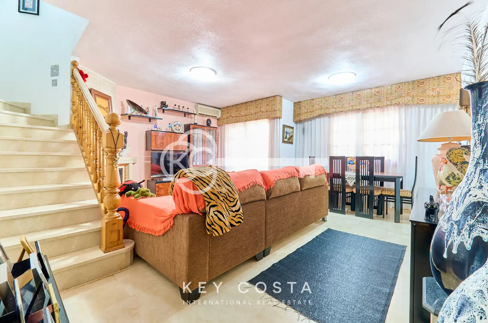 Sala d'estar de Casa adosada en venda en Alicante / Alacant amb Aire condicionat, Jardí privat i Terrassa