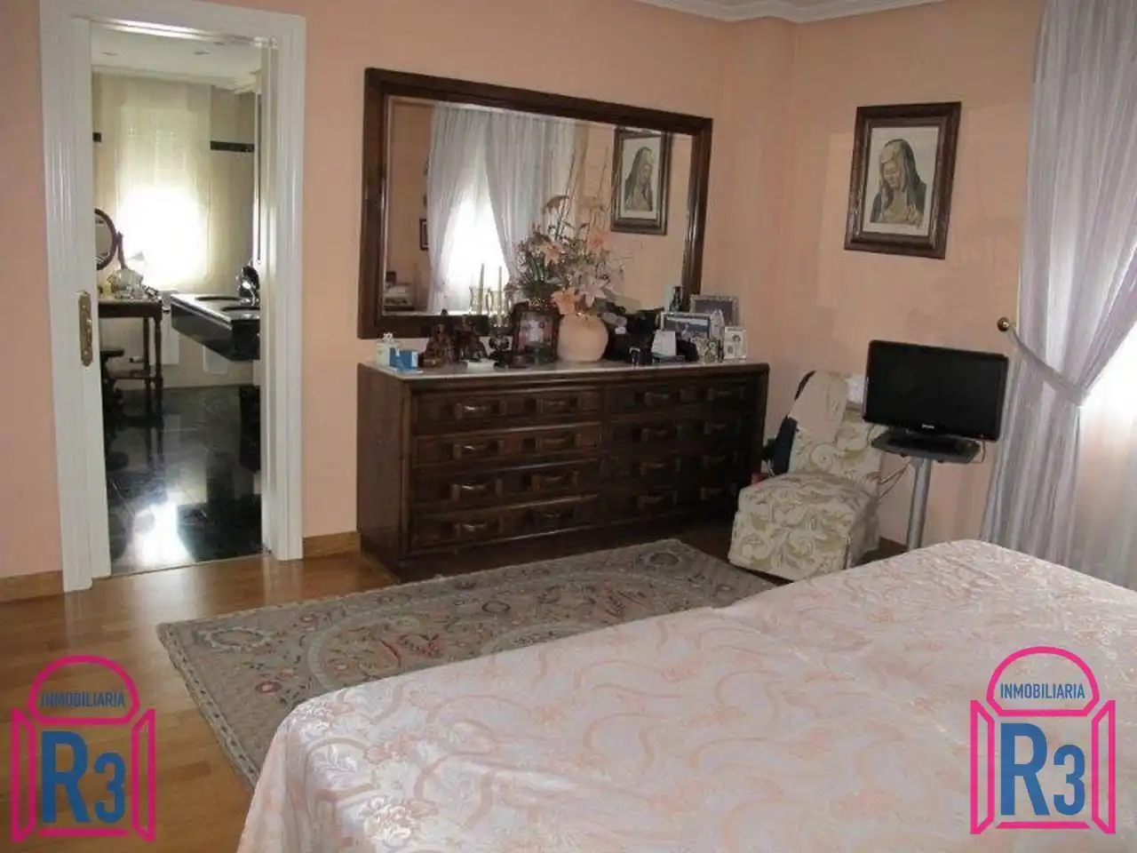 Habitación de Casa o chalet en venta en León Capital  con Calefacción
