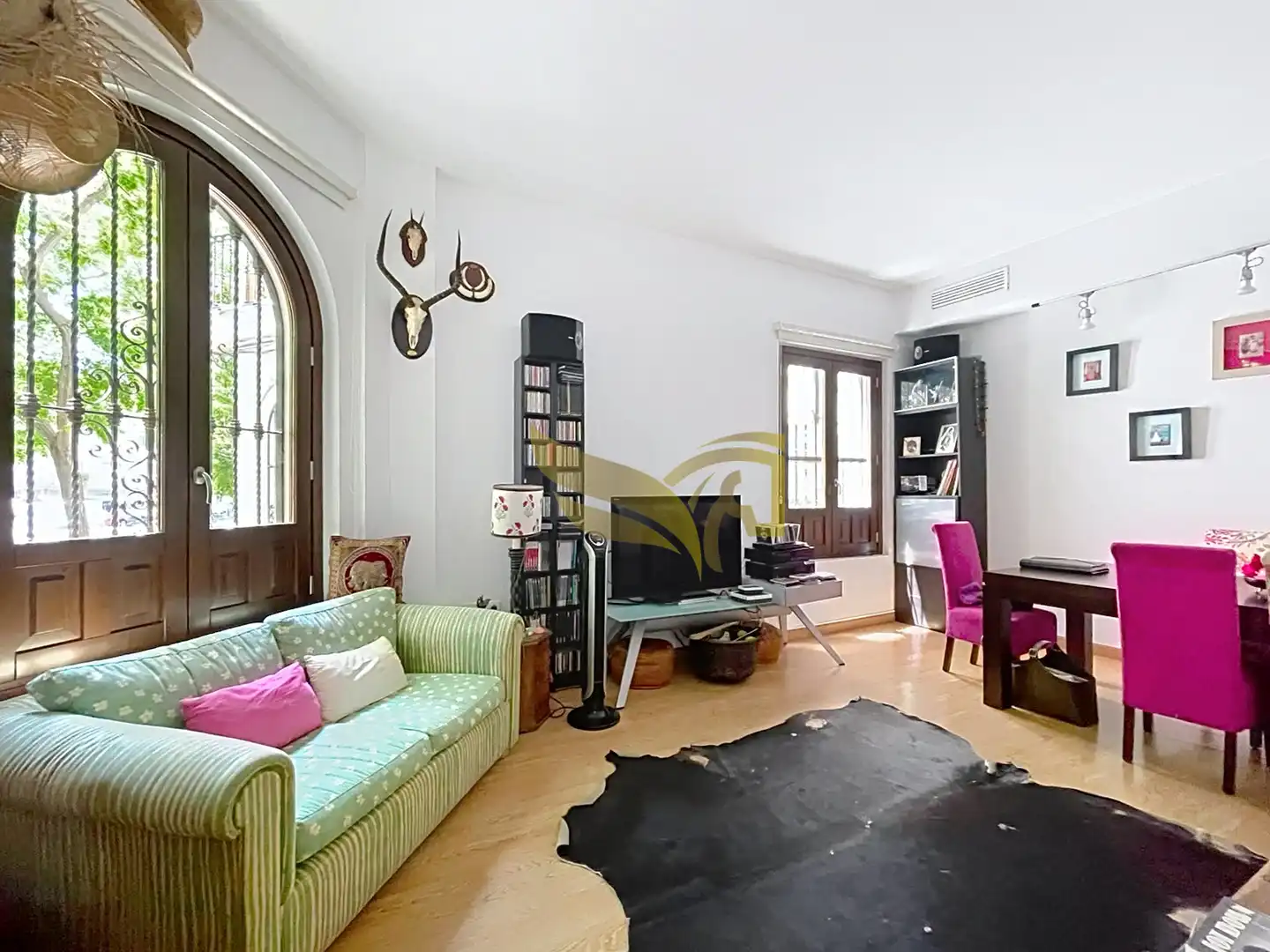 Living room of Flat for sale in Sevilla  with Air Conditioner, Heating and Storage room