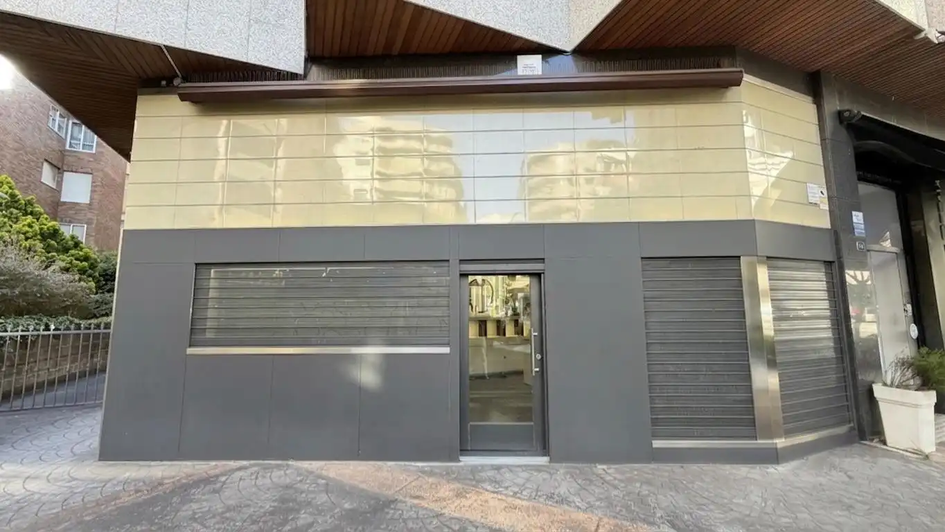 Local comercial en venta en Calle Calle Álvaro Cunqueiro, imagen 16