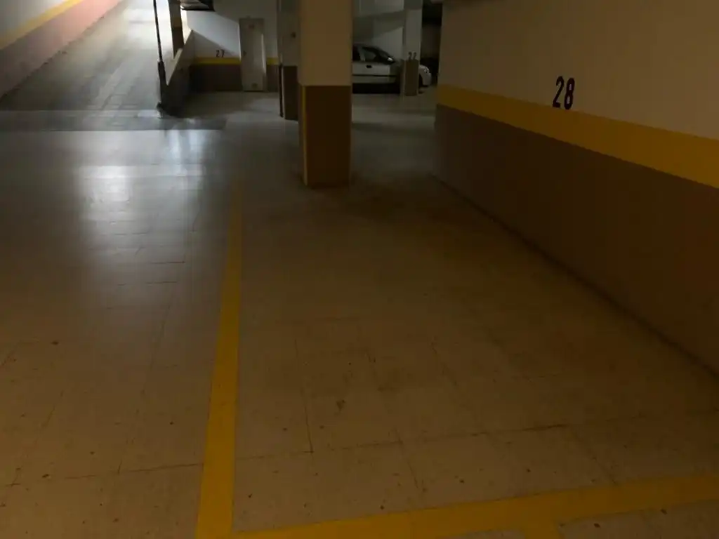 Parkplatz von Garage zum Verkauf in Ferrol