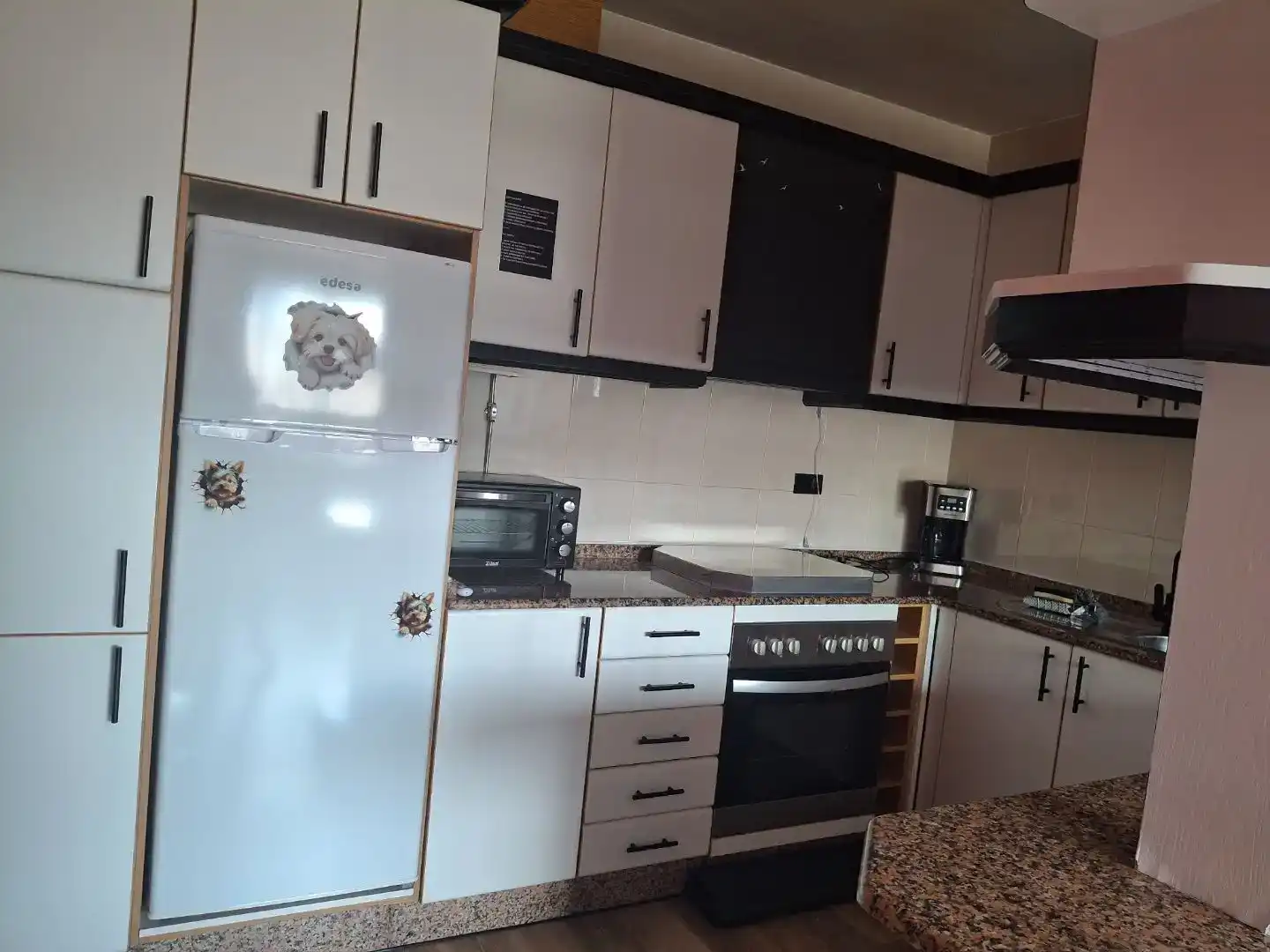 Küche von Wohnung zur Miete in Sarria mit Parkett, Abstellraum und Möbliert