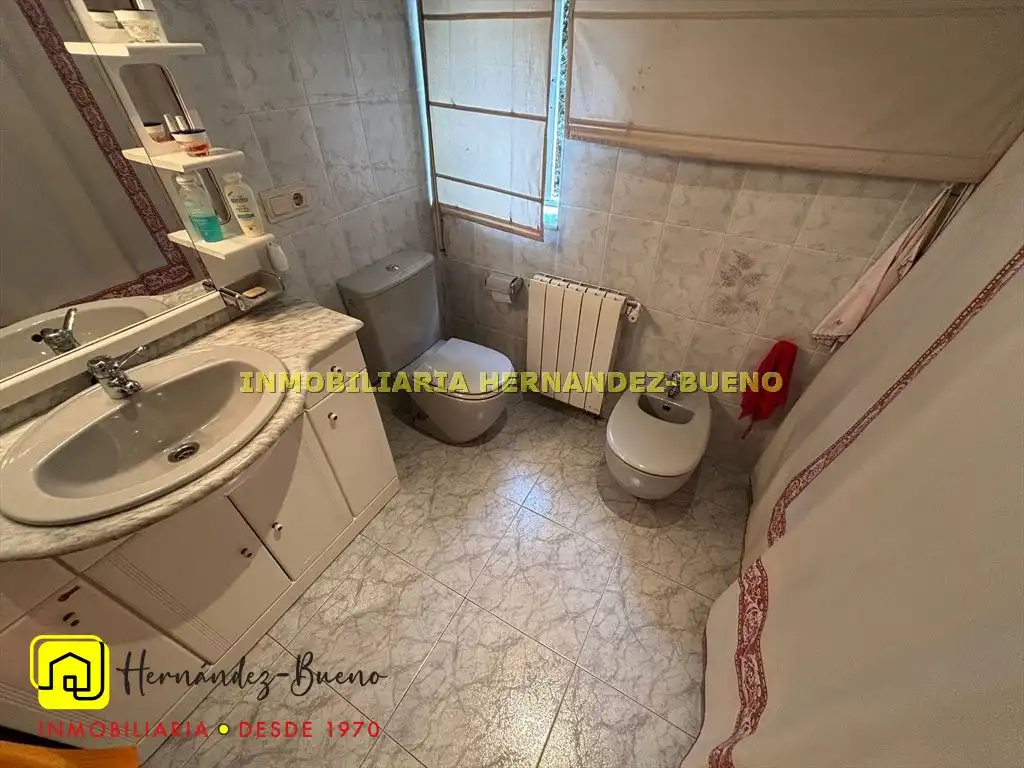 Baño de Piso en venta en Salamanca con Calefacción, Trastero y Amueblado