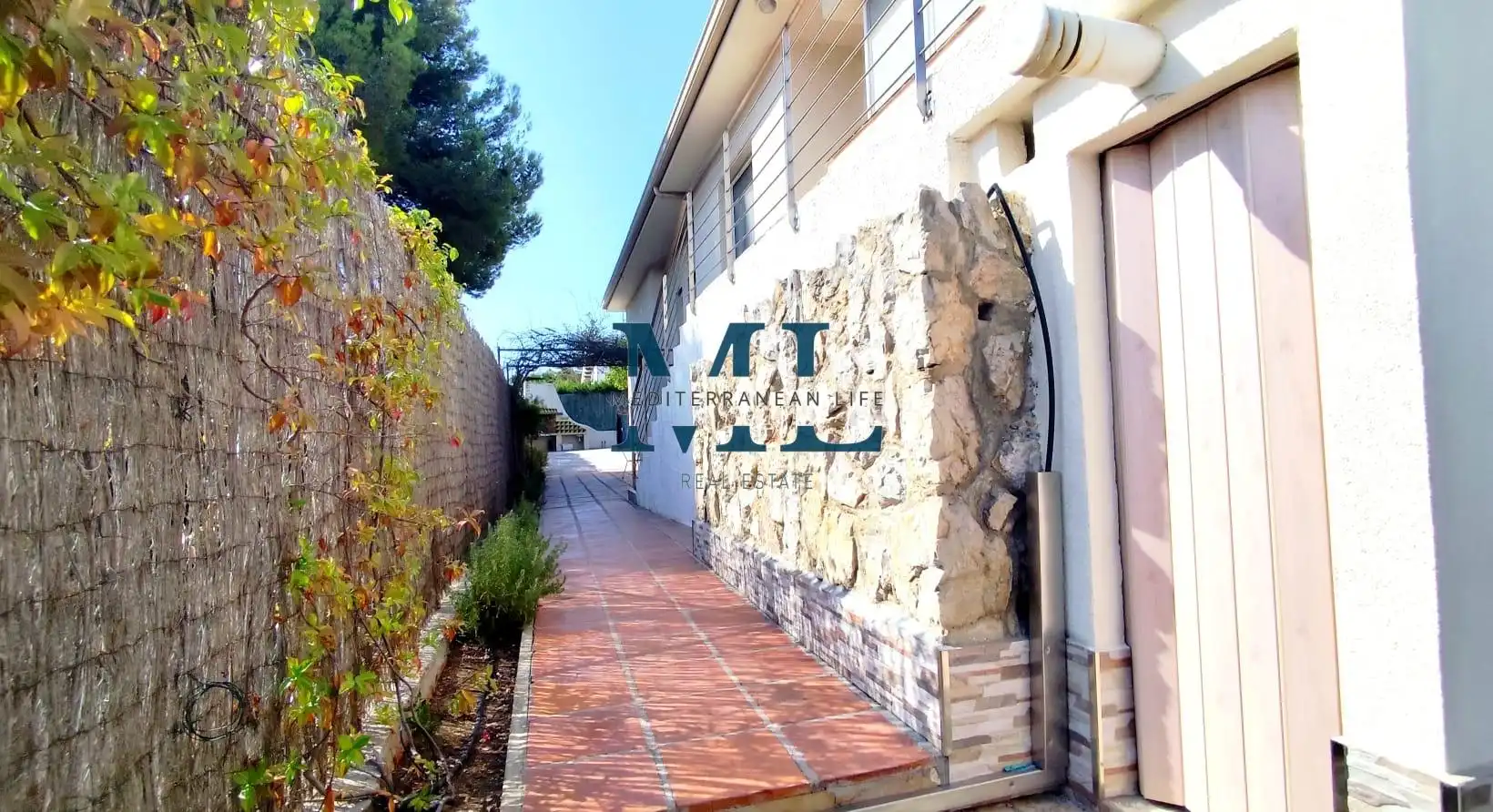 Exterior view of Houses for sale in Roda de Berà  with Heating and Swimming Pool