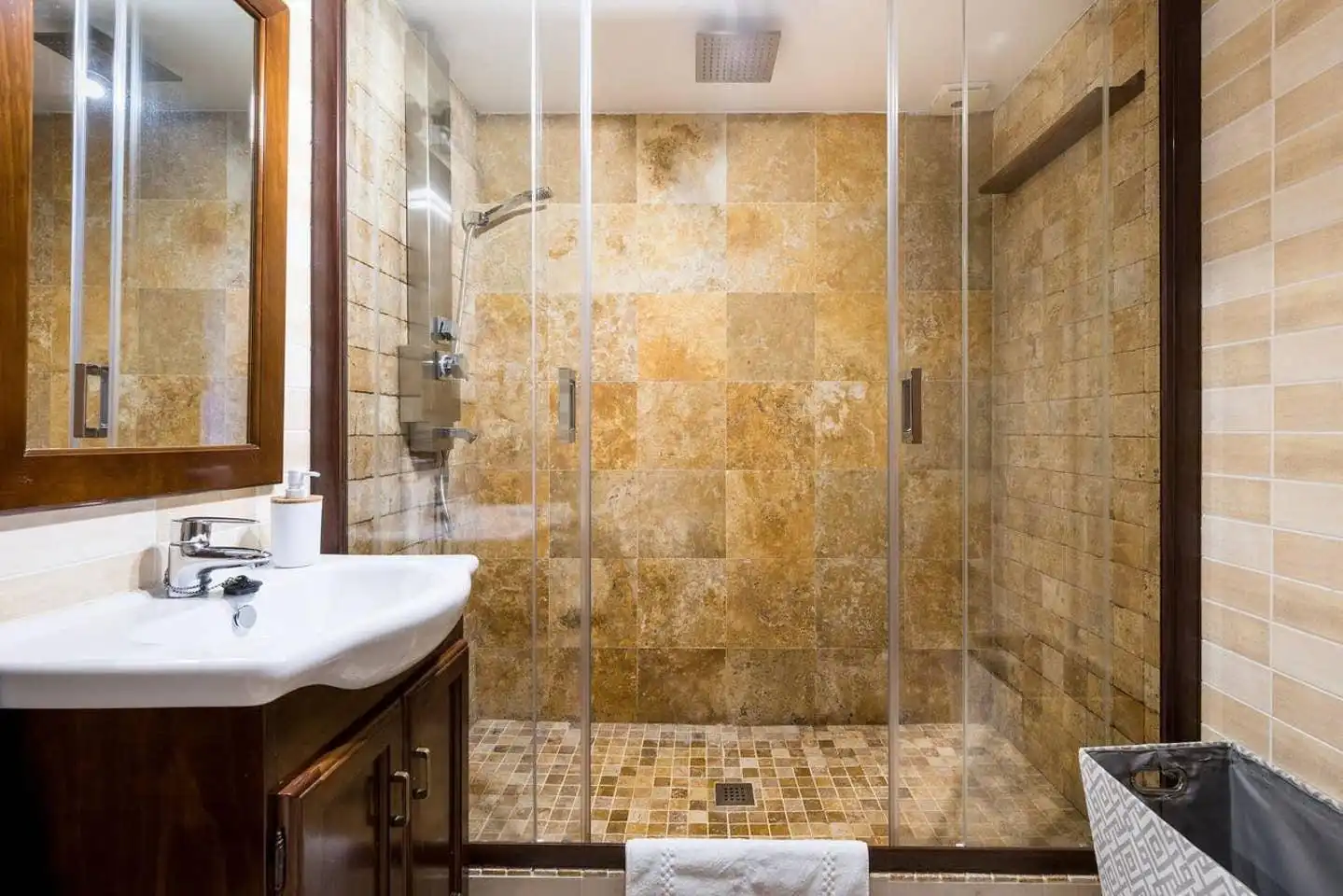 Bathroom of Detached homes for rent in Benalmádena  with Air Conditioner, Heating and Private garden