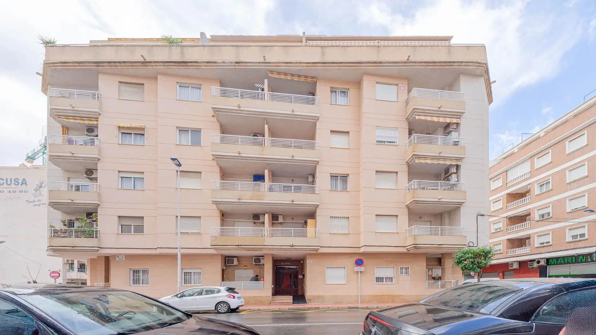 Vista exterior de Apartamento en venta en Torrevieja con Terraza, Amueblado y Piscina comunitaria