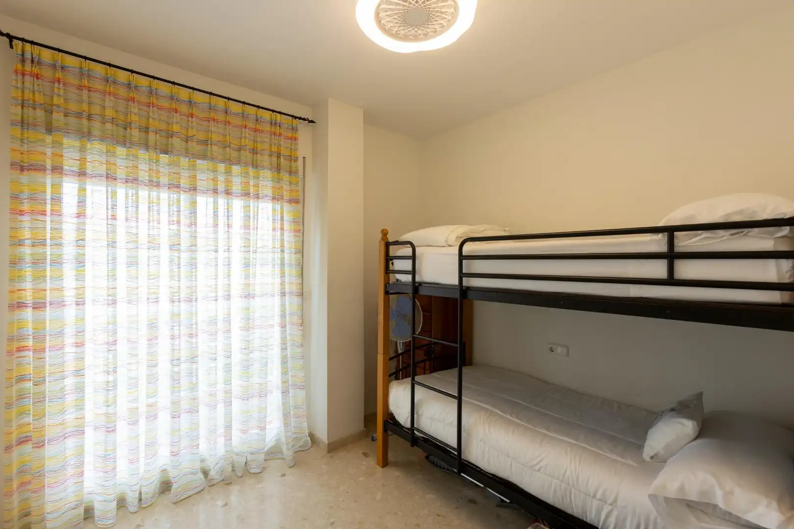 Habitación de Ático en venta en Motril con Jardín privado, Terraza y Piscina comunitaria