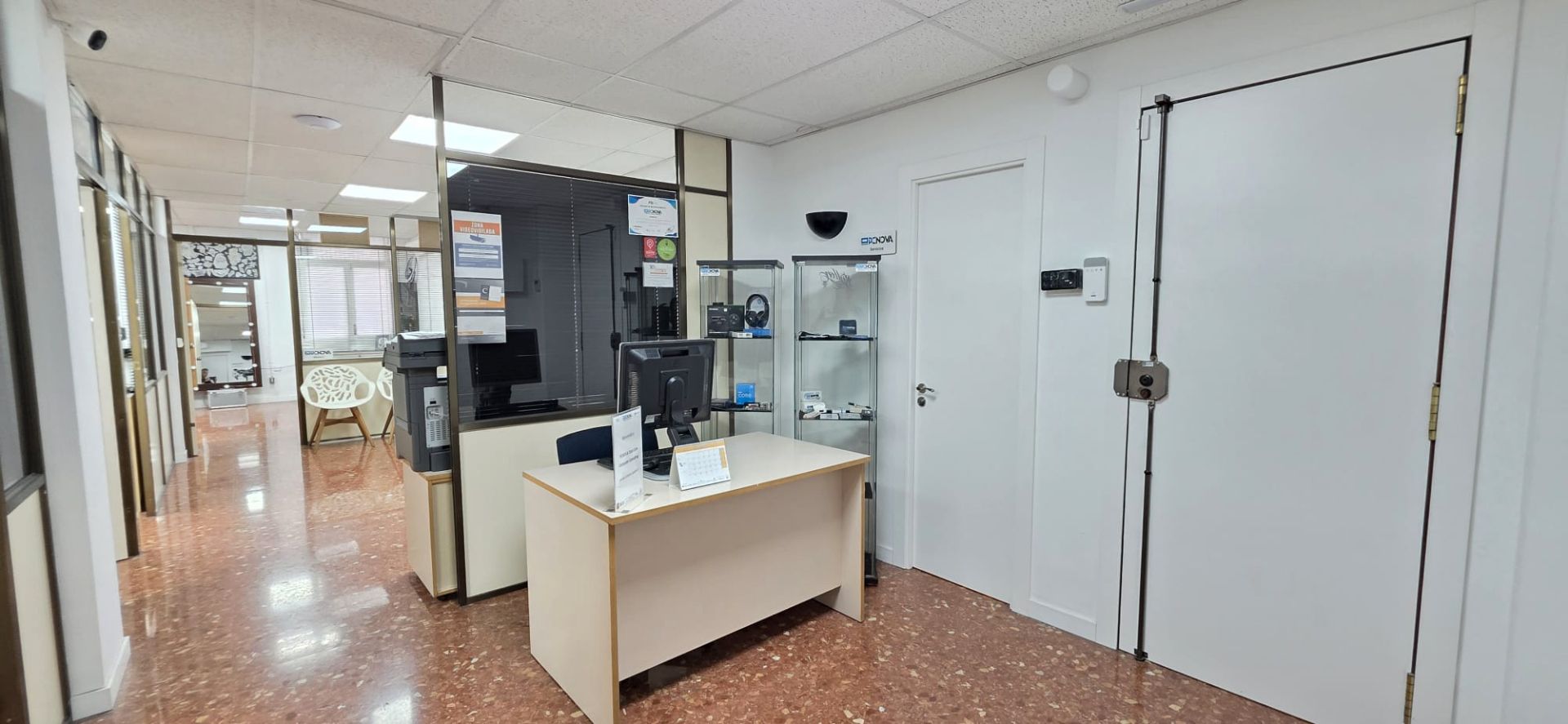 Office to rent in  Barcelona Capital  with Air Conditioner, Heating and Furnished