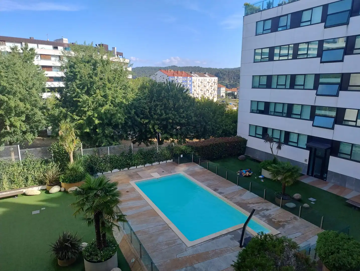 Piscina de Pis de lloguer en Santiago de Compostela  amb Calefacció, Traster i Moblat