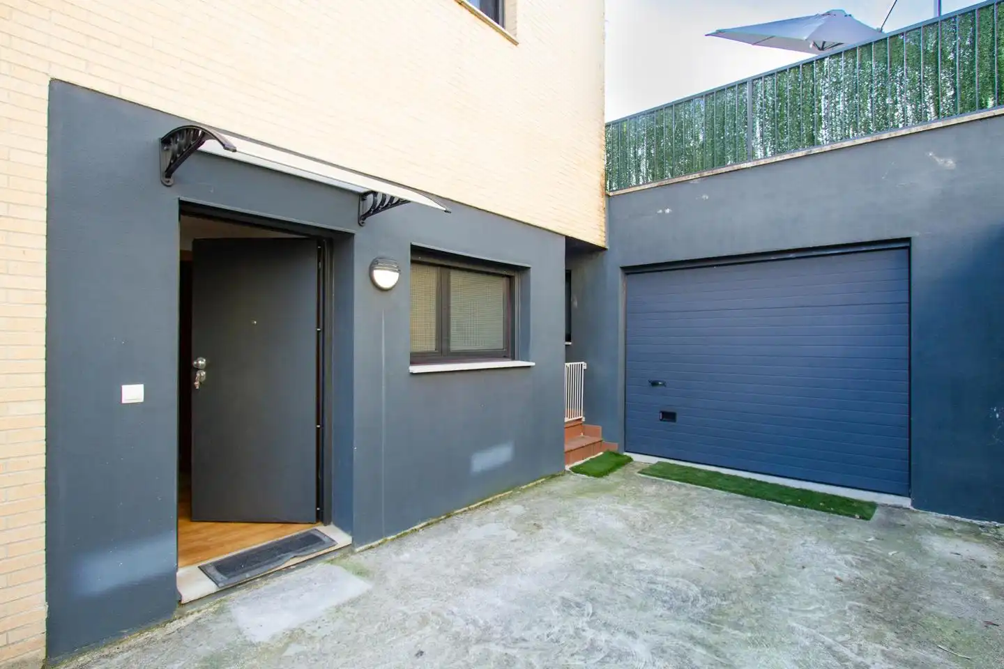 Vista exterior de Casa o chalet en venta en Aoiz / Agoitz con Jardín privado, Terraza y Amueblado