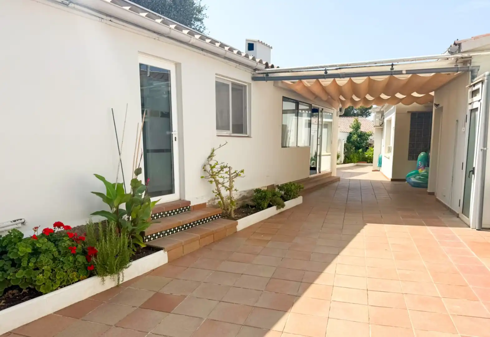 Vista exterior de Casa o chalet de alquiler en Sant Pere de Ribes con Aire acondicionado, Calefacción y Jardín privado