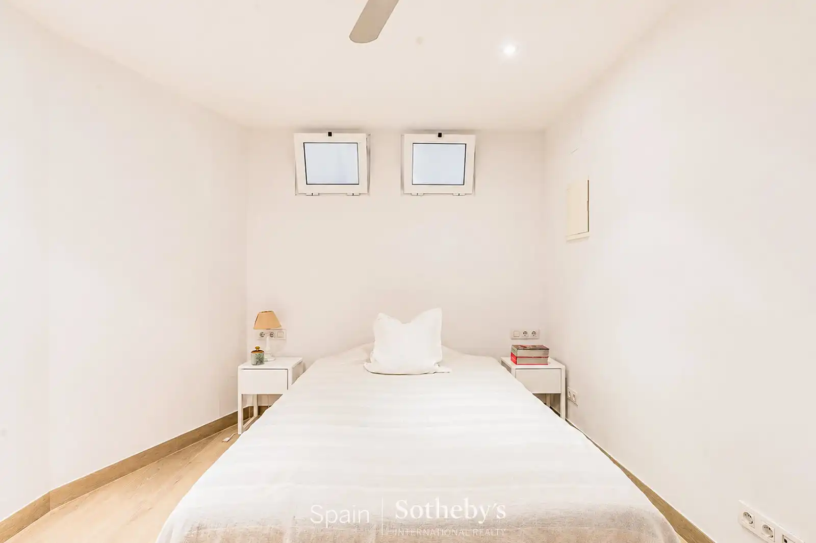 Schlafzimmer von Wohnungen zum Verkauf in Sitges mit Klimaanlage, Heizung und Privatgarten