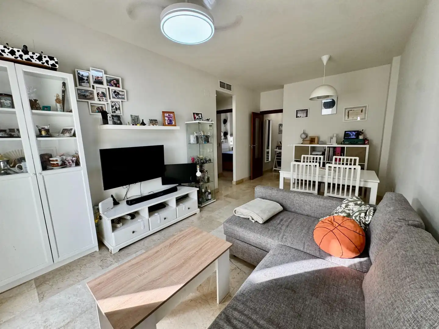 Living room of Attic for sale in Benalmádena  with Air Conditioner, Private garden and Terrace