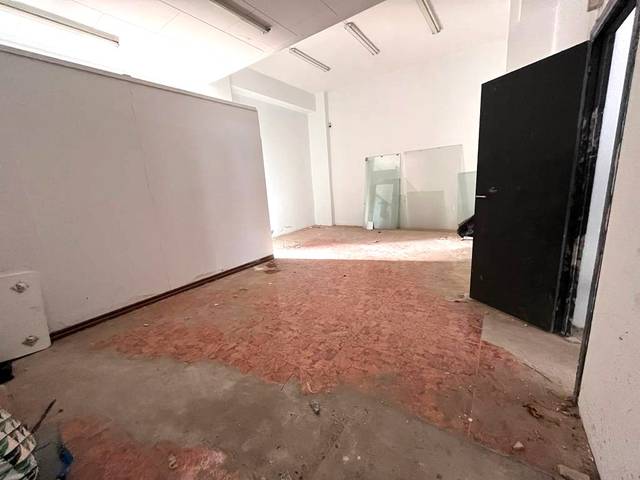 Local comercial en Alquiler en Barrio de Benicalap