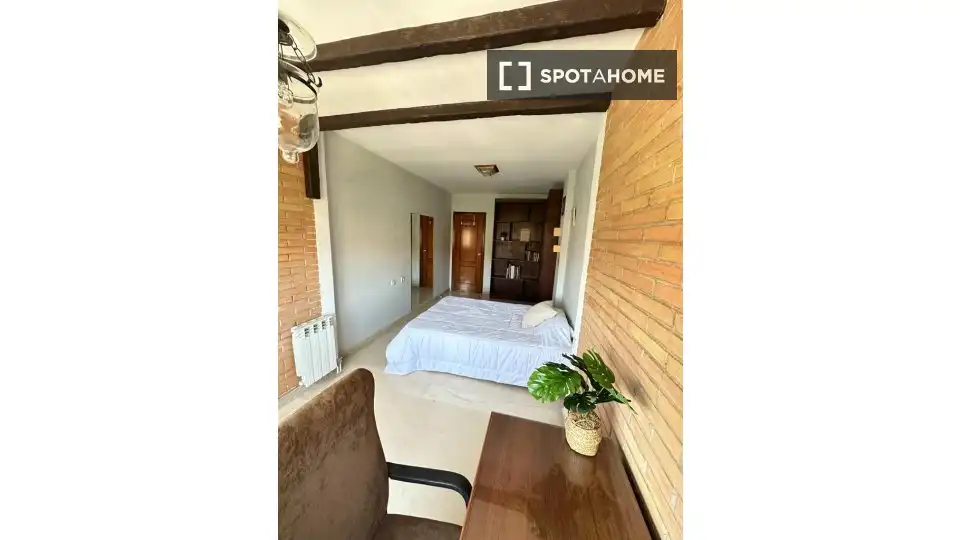 Room in Barrio de Zaidín